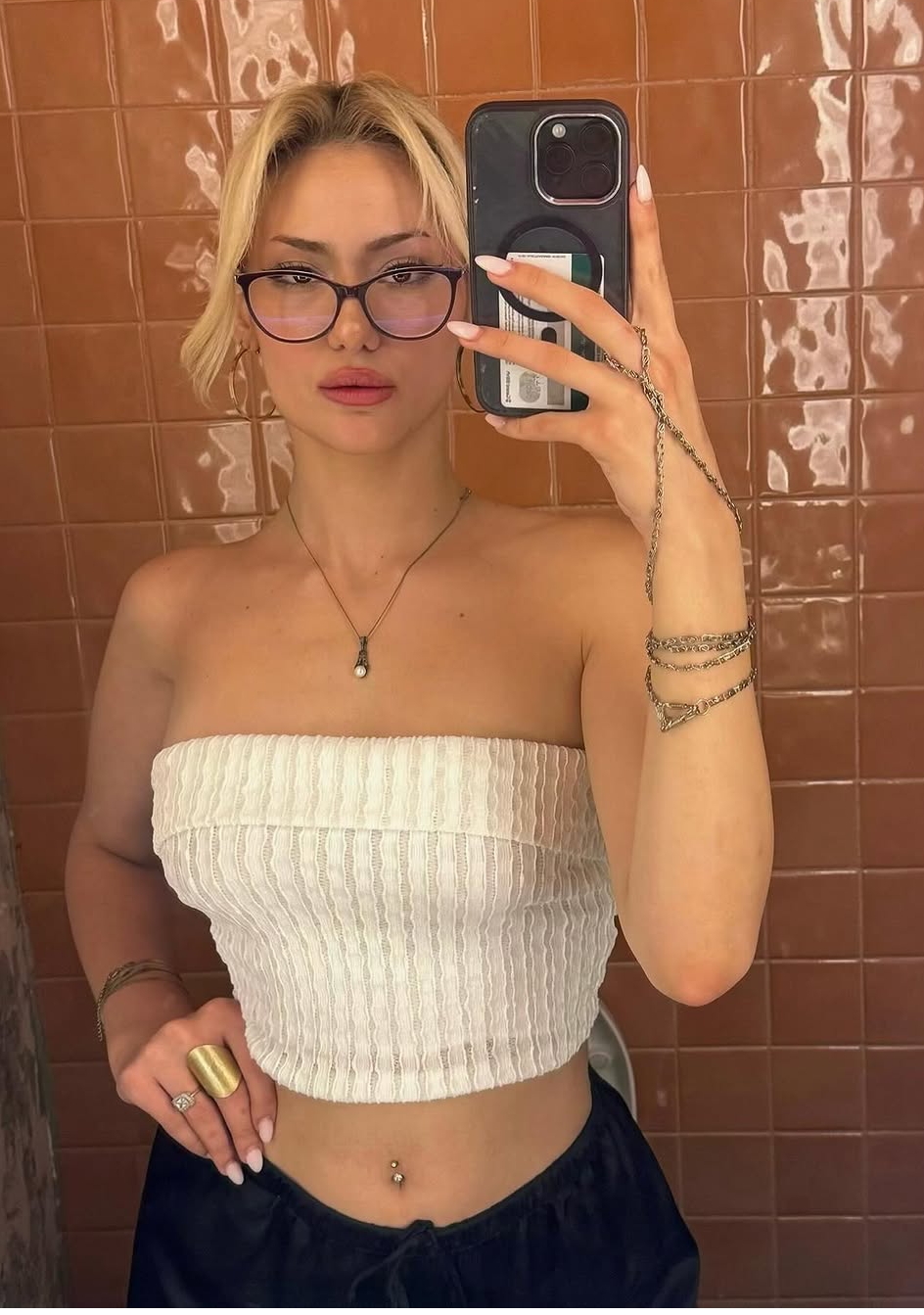 Sarpdere Sadık Kadın Escort Bayan Mina